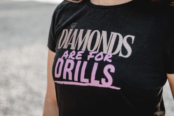 “Diamonds are for Drills” T-Shirt – Bild 7