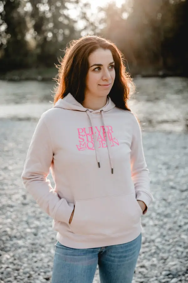 “Pulverstrahl Queen” Hoodie – Bild 3