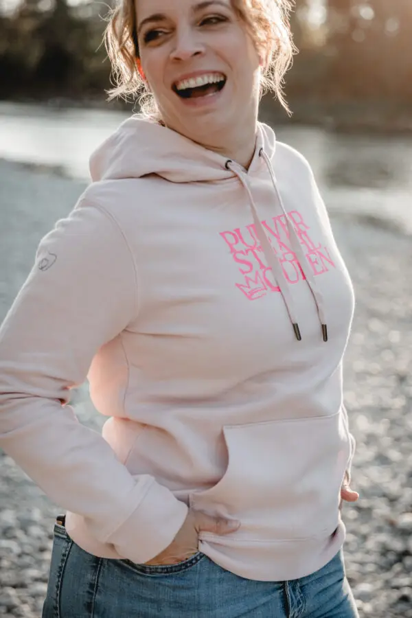 “Pulverstrahl Queen” Hoodie – Bild 6